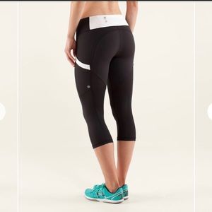Lululemon Run Mod Moves Crop Black/White